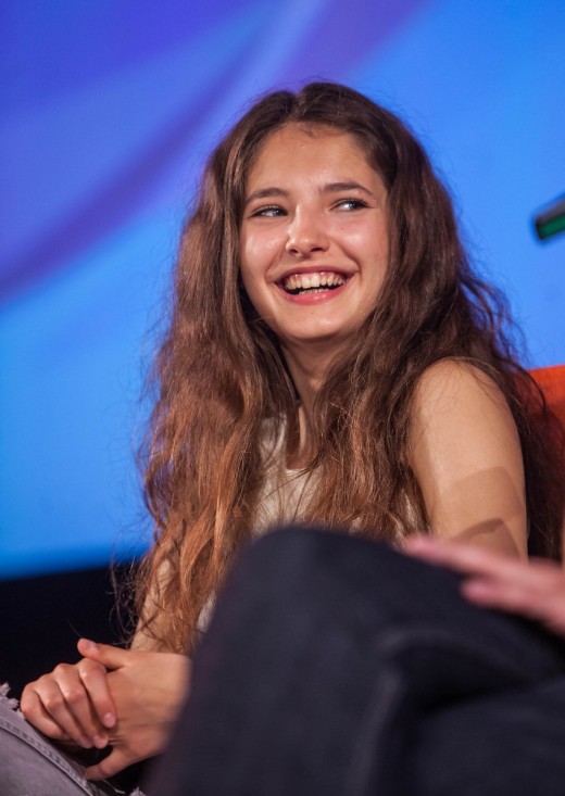 Hrnec smíchu, Sára Sandeva